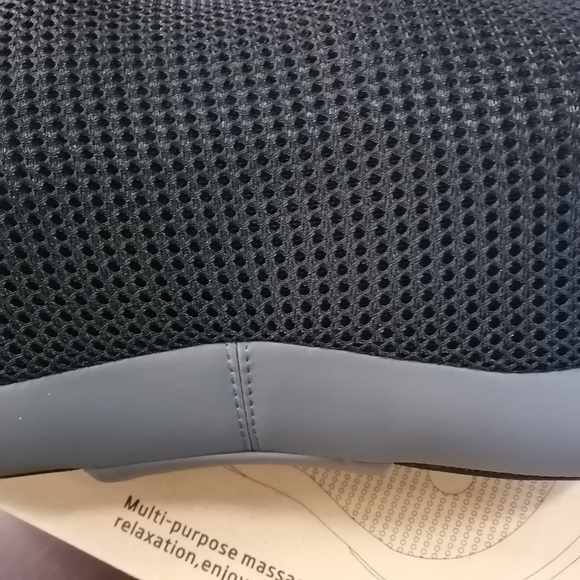 Shiatsu massage pillow with heater back and neck massager in car or traveling - Picture 3 of 5